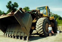 thumbs/EmmonStandingByLoader2000.JPG.jpg