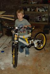 thumbs/Emmon7thBDayNewBike3.jpg.jpg