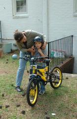 thumbs/Emmon7thBDayNewBike4.jpg.jpg
