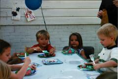thumbs/Emmons5thBdayCakeEating.jpg.jpg