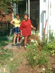 thumbs/Kolu&CandyGardeningSummer2001c.JPG.jpg