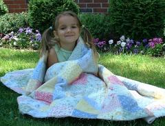 thumbs/s2allashawithquilt.jpg.jpg