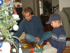 thumbs/XmasEmmonJeremyToys3.JPG.jpg